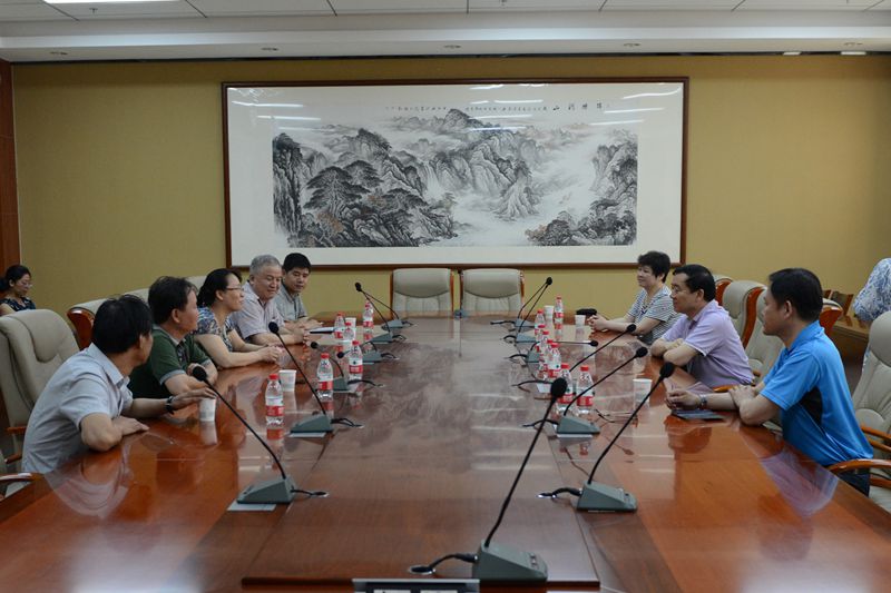 省档案局王建领来我校历史文化遗产保护中心考察调研