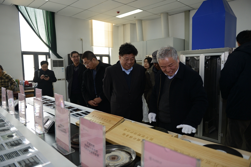 图八现场考察三.JPG